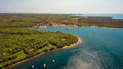 Santa Marina Boutique Camping - Premium glamping, Poreč, Istra, Hrvaška - 120 EUR - 3x nočitev v premium glamping šotoru z 2 spalnicama za do 5 oseb (4 odrasle osebe in 1 otrok do 11,99 let), Posteljnina in brisače