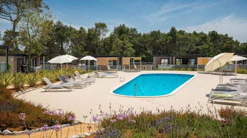 Santa Marina Boutique Camping - Družinski oddih v Poreču, Poreč, Istra, Hrvaška - 374 EUR - 5x nočitev v Premium Comfort mobilni hiški za 4 osebe (2 otroka do 11,99 let brezplačno), Posteljnina in brisače