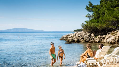 Valamar Hotel Carolina - Vrhunsko družinsko poletje na Rabu, Rab, Hrvaška - 2093 EUR - 7x nočitev v sobi "Room for 2+1" morska stran za 2 osebi (1 otrok do 13,99 let brezplačno), Polpenzion