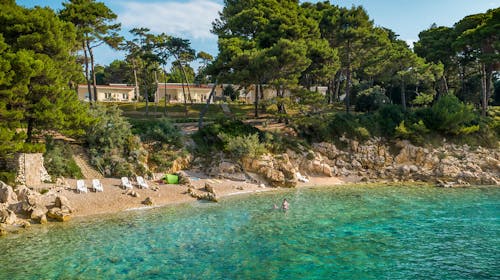 Valamar Hotel Carolina - Vrhunsko družinsko poletje na Rabu, Rab, Hrvaška - 2275 EUR - 7x nočitev v sobi "Room for 2+1" morska stran za 2 osebi (1 otrok do 13,99 let brezplačno), Polpenzion