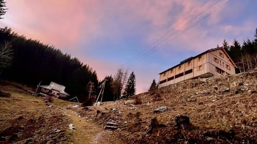 Mozirska koča na Golteh - Poletni oddih v naravi med tednom, Mozirje , Slovenija - 175 EUR - 2x nočitev v apartmaju z zasebno kopalnico za 2 osebi, Polpenzion