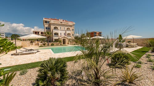Chateau Dabo Luxury Pool Apartments - Družinski oddih na Pagu, Novalja, Hrvaška - 240 EUR - 2x nočitev v dvosobnem apartmaju (4+2) za 6 oseb, Uporaba zunanjega bazena