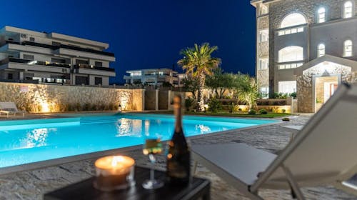 Chateau Dabo Luxury Pool Apartments - Družinski oddih na Pagu, Novalja, Hrvaška - 273 EUR - 3x nočitev v dvosobnem apartmaju (3+2) za 5 oseb, Uporaba zunanjega bazena