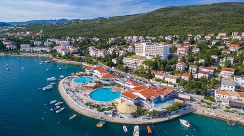Apartmaji Cindrić - Družinski poletni oddih ob obali, Selce, Hrvaška - 280 EUR - 2x nočitev v apartmaju za 3 osebe, Turustična taksa
