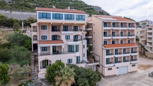 Hotel Adria - Poletni oddih v Neumu, Neum, Bosna in Hercegovina - 383,50 EUR - 3x nočitev v triposteljni sobi za 3 osebe (otrok do 7. leta brezplačno), Zajtrk