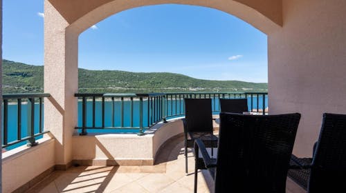 Hotel Adria - Poletni oddih v Neumu, Neum, Bosna in Hercegovina - 583 EUR - 3x nočitev v apartmaju z dvema sobama za 4 osebe, Polpenzion