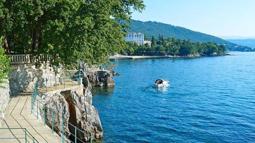 Hotel Lovran - Last minute poletni oddih v Lovranu med tednom, Lovran, Hrvaška - 140 EUR - 1x nočitev v dvoposteljni Standard sobi s pogledom na ulico za 2 osebi (1 otrok do 6,99 let brezplačno), Samopostrežni zajtrk
