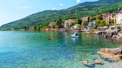 Hotel Lovran - Last minute poletni vikend oddih v Lovranu, Lovran, Hrvaška - 280 EUR - 2x nočitev v dvoposteljni Standard sobi s pogledom na ulico za 2 osebi (1 otrok do 6,99 let brezplačno), Samopostrežni zajtrk