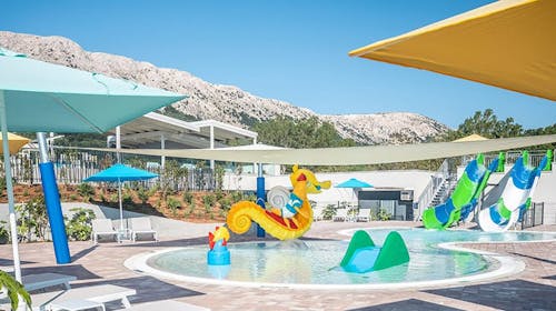 Valamar Camping Baška - Poletni oddih na Krku z bazeni in animacijo, Baška, otok Krk, Hrvaška - 451 EUR - 2x nočitev v Marena home mobilni hiški za 6 oseb (4 odrasle osebe in 2 otroka do 15,99 let), Uporaba zunanjega activity bazena in otroškega vodnega parka