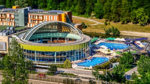Terme Laško - Thermana Park Laško Superior - Last minute poletno razvajanje, Laško, Slovenija - 413 EUR - 2x nočitev v dvoposteljni Standard za 2 osebi, Polpenzion