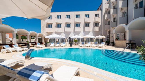Hotel Korkyra - Družinsko poletje na Korčuli  , Vela Luka, Korčula, Dalmacija, Hrvaška - 699 EUR - 3x nočitev v družinski sobi za 2 osebi (2 otroka do 11,99 let brezplačno), Bogat polpenzion
