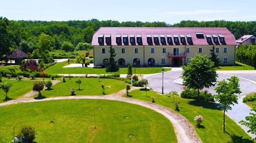 Hotel Dvorac Jurjevec - Poletje v razkošnem stilu Dvorca Jurjevec, Brežane Lekeničke, Hrvaška - 345 EUR - 2x nočitev v dvoposteljni Standard sobi za 2 osebi, Zajtrk