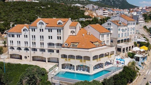 Hotel Stella - Poletni oddih v Neumu, Neum, Bosna in Hercegovina - 399 EUR - 3x nočitev v Comfort sobi z balkonom in s pogledom na morje za 2 osebi, Polpenzion