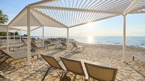 Hotel Pelegrin Plava Laguna - Poletje v prenovljenem hotelu v Istri - Posebna akcija, Umag, Istra, Hrvaška - 648 EUR - 2x nočitev v Classic sobi z balkonom (stran park) za 2 osebi (1. otrok do 11,99 let in 2. otrok do 4,99 let brezplačno), Polpenzion