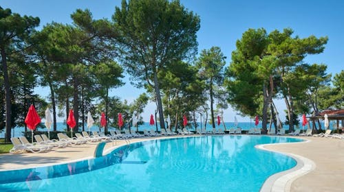 Hotel Aurora Plava Laguna - Družinsko all inclusive poletje ob morju, Umag, Istra, Hrvaška - 1506 EUR - 5x nočitev v dvoposteljni Superior sobi s pomožnim ležiščem (pogled park) za 2 osebi (1. otrok do 11,99 let in 2. otrok do 4,99 let brezplačno), All inclusive