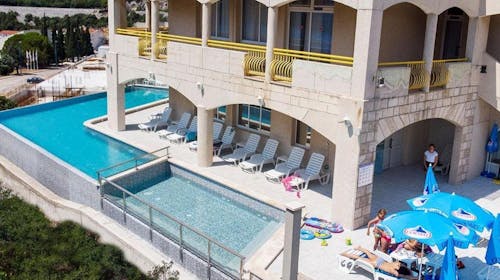 Hotel Stella - Poletni oddih v Neumu, Neum, Bosna in Hercegovina - 537 EUR - 5x nočitev v Comfort sobi z balkonom in s pogledom na morje za 2 osebi, Polpenzion