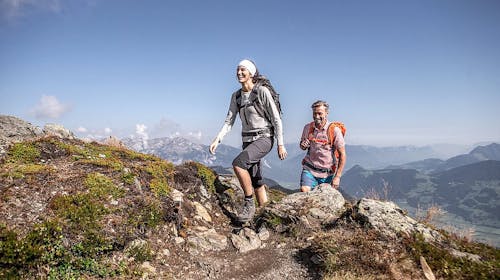 Hotel Zum Pinzger - Avtentičen alpski oddih v Tirolu, Stumm im Zillertal, Avstrija - 425 EUR - 2x nočitev v Superior dvoposteljni sobi z balkonom in dodatnim ležiščem (2+2) za 2 osebi (1 otrok do 11,99 let biva brezplačno), Polpenzion (bogat samopostrežni zajtrk in 4-hodni večerji meni z vegetarijanskimi možnostmi, vključno s solatnim bifejem)