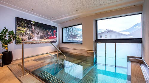 Hotel Zum Pinzger - Avtentičen alpski oddih v Tirolu, Stumm im Zillertal, Avstrija - 511 EUR - 3x nočitev v Standard dvoposteljni sobi z balkonom (2+0) za 2 osebi, Polpenzion (bogat samopostrežni zajtrk in 4-hodni večerji meni z vegetarijanskimi možnostmi, vključno s solatnim bifejem)