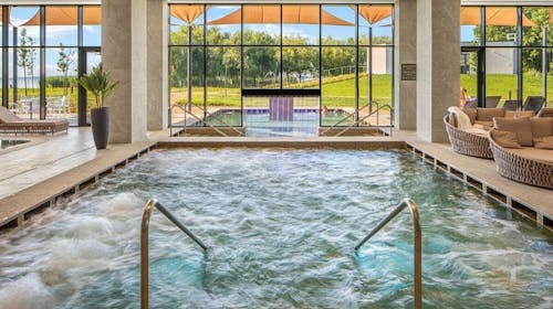 Sirius Hotel Superior - Ekskluzivni wellness oddih za pare, Keszthely, Madžarska - 324 EUR - 2x nočitev v Standardni dvoposteljni sobi s pogledom na mesto ali park za 2 osebi, Polpenzion