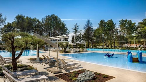 Kamp Valkanela - Družinsko poletje v Standard mobilni hiški, Funtana, Istra, Hrvaška - 398 EUR - 2x nočitev v mobilni hiški Standard za do 6 oseb (4 odrasle osebe in 2 otroka do 11,99 let), Uporaba zunanjega bazena