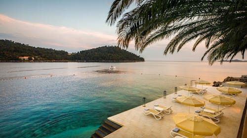 Aminess Lume Hotel - Poletje na Korčuli po akcijski ceni , Korčula, Dalmacija, Hrvaška - 659 EUR - 3x nočitev v Superior dvoposteljni sobi z balkonom morska stran za 2 osebi (1 otrok do 9,99 let brezplačno), Uporaba sladkovodnega zunanjega bazena z omejenim številom ležalnikov in senčnikov