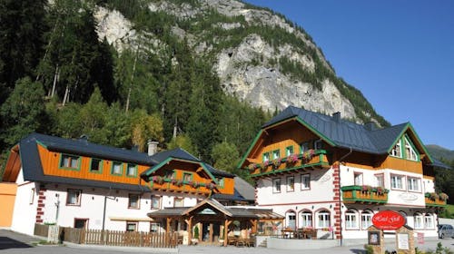 Hotel Gell - Popoln wellness oddih v regiji Lungau, Tweng bei Obertauern, Avstrija - 347 EUR - 3x nočitev v dvoposteljni Standard sobi za 2 osebi, Zajtrk