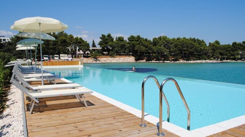 Crvena Luka Resort - Last minute poletje  v Dalmaciji , Biograd na Moru, Dalmacija, Hrvaška - 449 EUR - 2x nočitev v dvoposteljni Superior sobi za 2 osebi (1 otrok do 13,99 in 1 otrok do 5,99 let brezplačno), Polpenzion