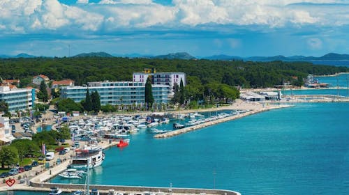 Ilirija Resort - Hotel Ilirija - Avgustovsko poletje s polnim penzionom v Biogradu, Biograd na Moru, Dalmacija, Hrvaška - 1729 EUR - 7x nočitev v dvoposteljni Superior sobi za 2 osebi (1 otrok do 12. leta in 1 otrok do 7. leta brezplačno), Polni penzion