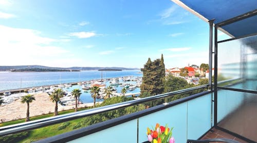 Ilirija Resort - Hotel Ilirija - VIP premium avgustovsko poletje s polnim penzionom v Biogradu, Biograd na Moru, Dalmacija, Hrvaška - 1269 EUR - 5x nočitev v dvoposteljni Premium Club sobi za 2 osebi (1 otrok do 12. leta in 1 otrok do 7. leta brezplačno), Polni penzion