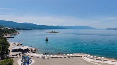 Aminess Vival Casa Lišanj - Last minute all inclusive light poletni oddih - Posebna ponudba, Novi Vinodolski, Hrvaška - 549 EUR - 3x nočitev v Comfort dvoposteljni sobi z balkonom za 2 osebi (1 otrok do 14,99 let brezplačno), All inclusive light