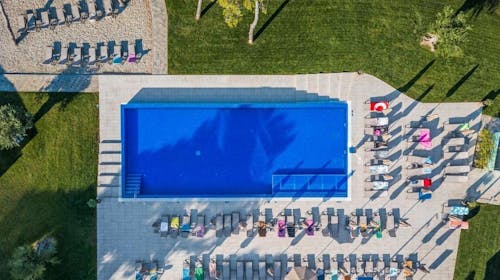 Villas Arausana & Antonina - Poletje ob morju - Posebna akcijska cena, Vodice, Dalmacija, Hrvaška - 1133 EUR - 5x nočitev v dvoposteljni sobi z balkonom (morska stran) za 2 osebi (1 otrok do 11,99 let in 2. otrok do 2,99 let brezplačno), Polpenzion