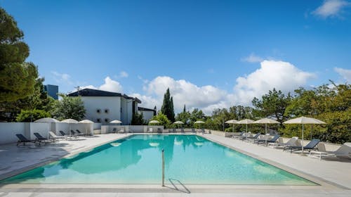 Holiday Resort Ad Turres - Last minute družinsko poletje v Crikvenici - Posebna akcija, Crikvenica, Hrvaška - 1279 EUR - 7x nočitev v Standard dvoposteljni sobi z balkonom (morska stran) za 2 osebi (2 otroka do 11,99 let brezplačno), Polpenzion