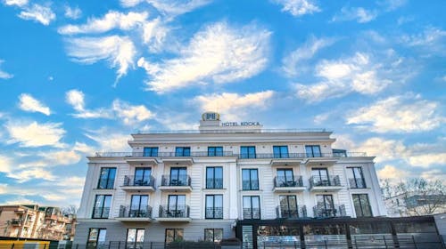 Hotel Kocka - Wellness oddih v srcu Vrnjačke Banje, Vrnjačka Banja, Srbija - 750 EUR - 5x nočitev v Executive apartmaju za 2 osebi (otrok do 12. leta brezplačno), Polpenzion