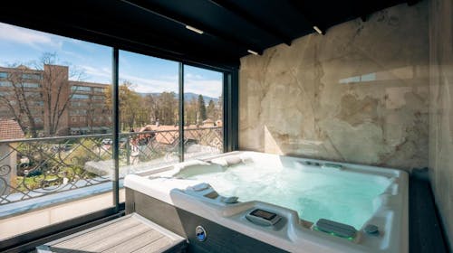 Hotel Kocka - Wellness oddih v srcu Vrnjačke Banje, Vrnjačka Banja, Srbija - 1200 EUR - 5x nočitev v Royal apartmaju za 2 osebi (otrok do 12. leta brezplačno), Polpenzion