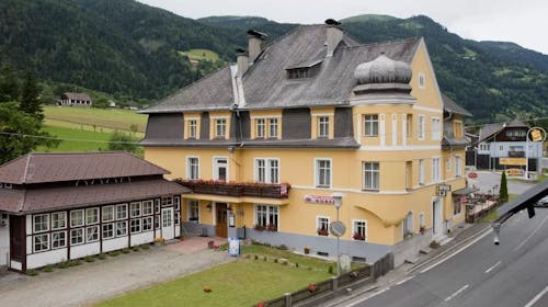 Hotel Villa Huber - Miren oddih obdan z alpsko naravo in jezeri, Afritz, Avstrija - 880 EUR - 5x nočitev v Standard troposteljni sobi za 3 osebe, Samopostrežni zajtrk