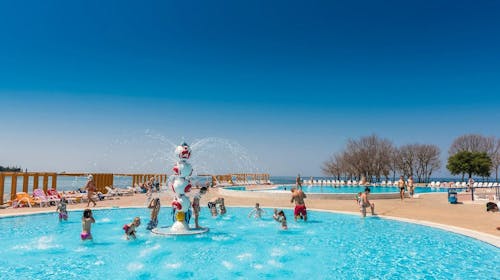 Apartments Katoro Plava Laguna - Poletje v Istri, Umag, Istra, Hrvaška - 639 EUR - 3x nočitev v Classic apartmaju 2+2 za 4 osebe, Uporaba zunanjega bazena za odrasle in bazena za otroke