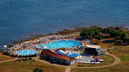 Apartments Katoro Plava Laguna - Poletje s polpenzionom, Umag, Istra, Hrvaška - 815 EUR - 3x nočitev v Classic apartmaju 2+2 za 4 osebe (2 otroka do 4,99 let brezplačno), Polpenzion (zajtrk in večerja)