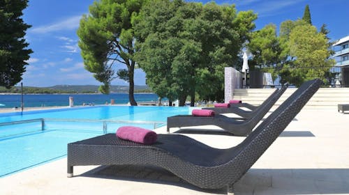 Ilirija Resort - Hotel Kornati - Avgustovsko poletje s polnim penzionom - Posebna akcijska cena, Biograd na Moru, Dalmacija, Hrvaška - 909 EUR - 5x nočitev v dvoposteljni Comfort plus sobi za 2 osebi (1 otrok do 12. leta in 1 otrok do 7. leta brezplačno), Polni penzion