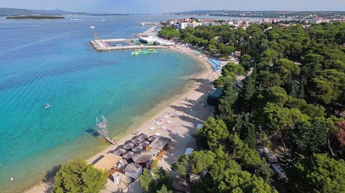 Ilirija Resort - Hotel Ilirija - Avgustovsko poletje s polnim penzionom v Biogradu - Posebna akcija, Biograd na Moru, Dalmacija, Hrvaška - 1419 EUR - 7x nočitev v dvoposteljni Superior sobi za 2 osebi (1 otrok do 12. leta in 1 otrok do 7. leta brezplačno), Polni penzion