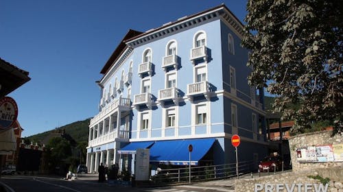 Hotel Park - Poletje v Lovranu, Lovran, Hrvaška - 350 EUR - 2x nočitev v dvoposteljni sobi morska stran za 2 osebi (1. otrok do 13,99 let in 2. otrok do 2,99 let bivata brezplačno), Polpenzion (zajtrk in večerja)