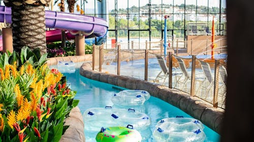 Amadria Park Hotel Jakov - Bogati paket zabave z vključenim Aquaparkom, Šibenik, Dalmacija, Hrvaška - 717 EUR - 2x nočitev v družinski sobi s pogledom na dvorišče/park in s francoskim balkonom za 2 osebi (2 otroka do 11,99 let brezplačno), Polpenzion