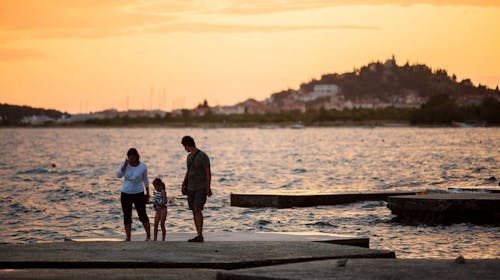 Villas Arausana & Antonina - Poletje ob morju, Vodice, Dalmacija, Hrvaška - 805 EUR - 3x nočitev v dvoposteljni sobi z balkonom (morska stran) za 2 osebi (1 otrok do 11,99 let in 2. otrok do 2,99 let brezplačno), Polpenzion