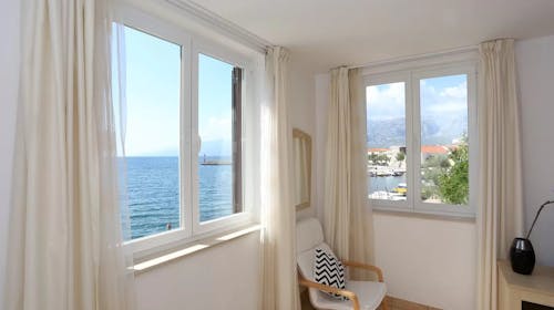Aparthotel Tamarix - Poletje v pravljičnem zalivu za 4 osebe - Grande apartma, Vinjerac, Hrvaška - 380 EUR - 2x nočitev v luksuznem Grande apartmaju za 4 osebe, Uporaba posteljnine in brisač
