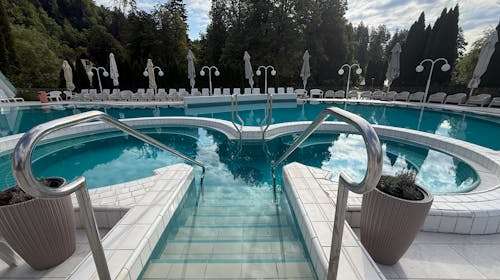 Hotel Vesna - Terme Topolšica - Bogati paket s polnim penzionom in vključenim obiskom Mozirskega gaja - Posebna akcija, Topolšica, Slovenija - 269 EUR - 2x nočitev v dvoposteljni Standard sobi za 2 osebi (1 otrok do 14,99 let in 1 otrok do 4,99 let brezplačno), Polni penzion
