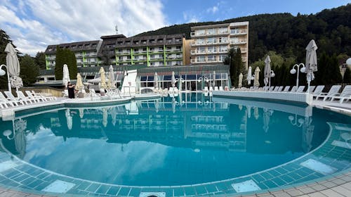 Hotel Vesna - Terme Topolšica - Poletne počitnice s polnim penzionom  - Plačaš 4, bivaš 5 noči -  Posebna akcija, Topolšica, Slovenija - 549 EUR - 5x nočitev v dvoposteljni Standard sobi za 2 osebi (1 otrok do 14,99 let in 1 otrok do 4,99 let brezplačno), Polni penzion