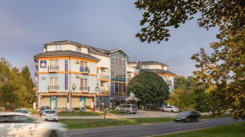Kristály Hotel Keszthely - Oddih med tednom , Keszthely, Madžarska - 259 EUR - 2x nočitev v Deluxe sobi za 2 osebi, Polpenzion