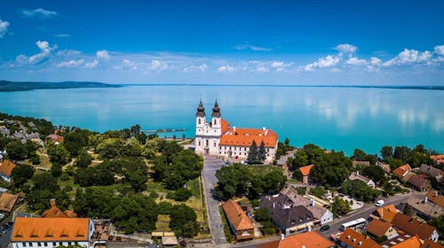 Kristály Hotel Keszthely - Poletni oddih, Keszthely, Madžarska - 475 EUR - 2x nočitev v Deluxe sobi za 2 osebi, Polpenzion