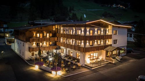 First mountain hotel Ötztal - Oddih v dvoje, Längenfeld, Avstrija - 359 EUR - 2x nočitev v dvoposteljni sobi z balkonom za 2 osebi, All inclusive