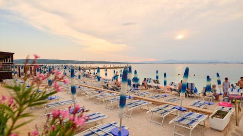 Hotel Selce - Last minute poletne počitnice tik ob obali, Selce, Hrvaška - 493 EUR - 3x nočitev v dvoposteljni sobi v mansardi za 2 osebi (1 otrok do 6,99 let brezplačno), Polpenzion