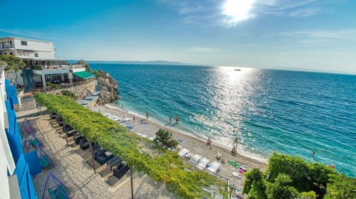 Beach Hotel Plaža - Poletje v Dalmaciji, Drašnice, Makarska riviera, Dalmacija, Hrvaška - 345 EUR - 3x nočitev v dvoposteljni Standard ali Annex sobi (glede na razpoložljivost) za 2 osebi, Bogat sampostrežni zajtrk